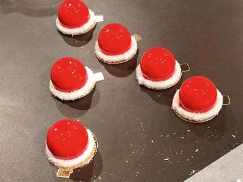 Entremets le bonnet du Père Noël - 102