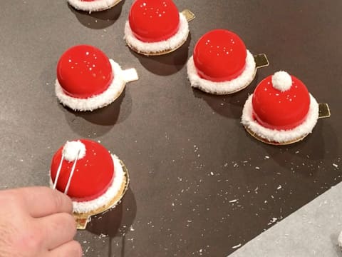 Entremets le bonnet du Père Noël - 103