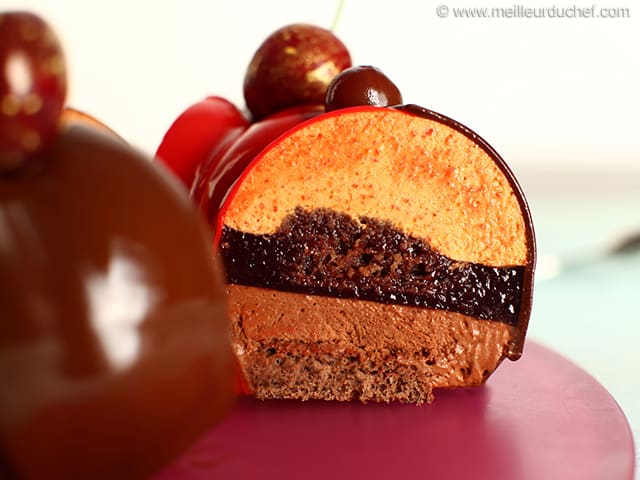 Entremets chocolat, griottes et piquillos