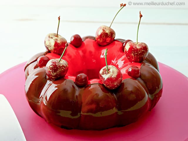 Entremets chocolat, griottes et piquillos