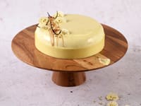 Entremets de Noël vanille, caramel onctueux et cacahuètes