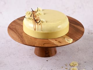 Entremets de Noël vanille, caramel onctueux et cacahuètes