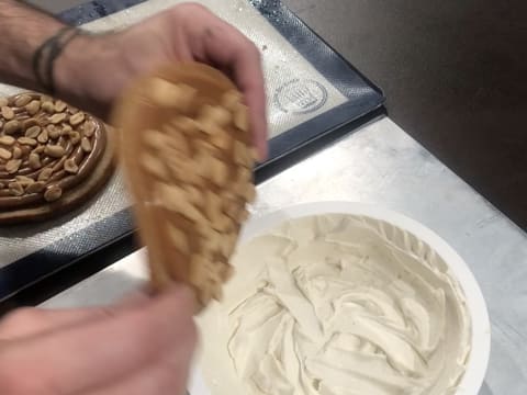 Entremets de Noël vanille, caramel onctueux et cacahuètes - 56