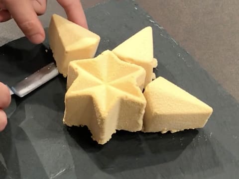 Entremets étoile au citron et caramel fleur de sel - 135