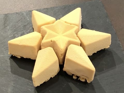 Entremets étoile au citron et caramel fleur de sel - 136