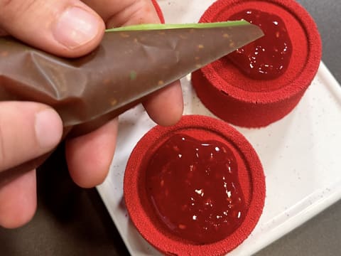 Entremets fraîcheur framboise, vanille, chocolat - 131