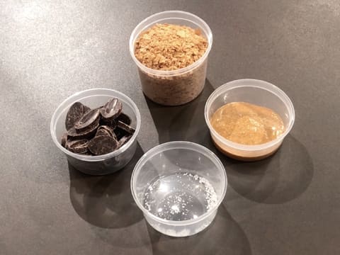 Entremets Namelaka vanille, chocolat, caramel, citron vert - 128