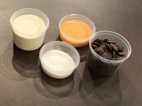 Entremets poire/chocolat, crème chiboust vanillée - 65