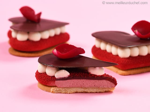 Entremets Saint Valentin fraise et framboise