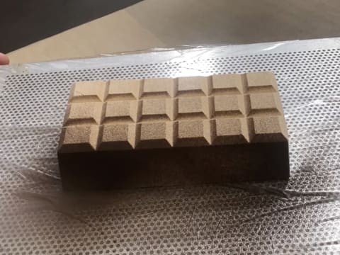 Entremets tablette au praliné, noisette et caramel - 127