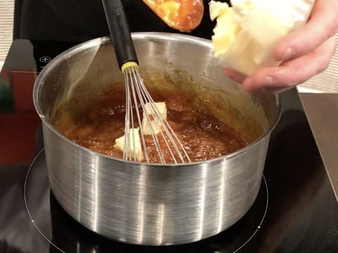 Entremets tablette au praliné, noisette et caramel - 55