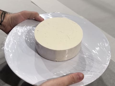 Entremets sur présentoir tournant