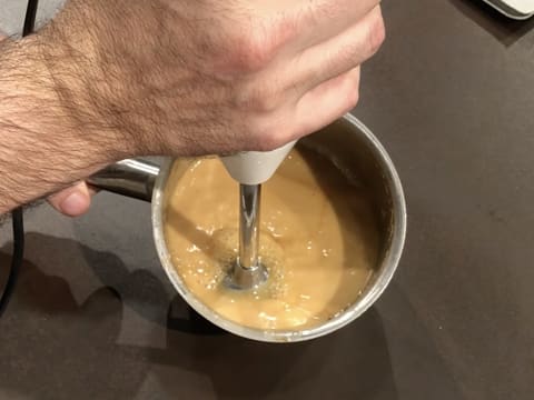 Mixage du crémeux caramel