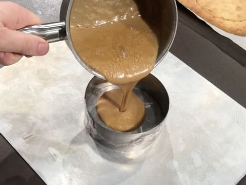 Crémeux caramel dans cercle