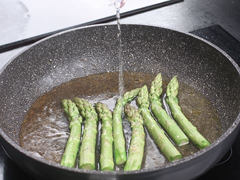 Feuilleté d'asperges, sauce mousseline - 13