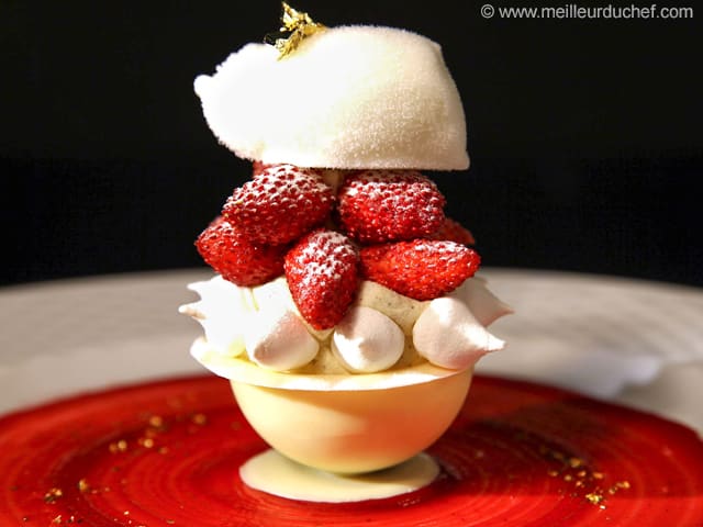 Fraises des bois, coque croquante et sorbet fromage blanc