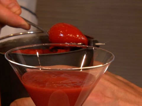 Fraises et framboises en gaspacho, poivre sauvage Voatsiperifery - 48