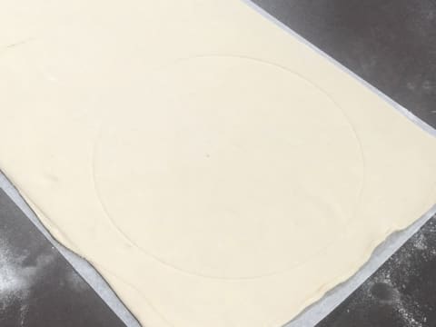 Obtention d'un tracé de disque dans l'abaisse de pâte feuilletée