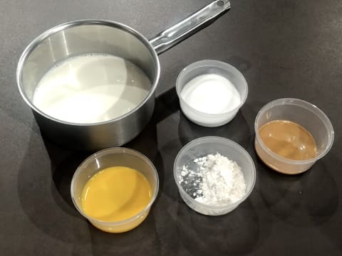 Tous les ingrédients nécessaires pour la réalisation de la crème pâtissière noisette
