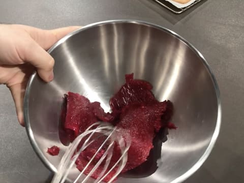 Confit de framboise dans cul de poule