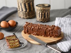 Gâteau de voyage à l'amande, vanille et Cara Crakine