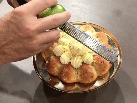 Gâteau de voyage citron jaune et amandes caramélisées, chantilly mangue/passion - 57