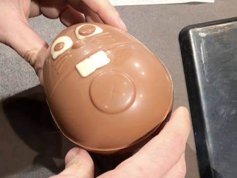 Moulage en chocolat du lapin Eddie - 47