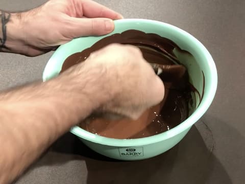 Mélange du chocolat fondu