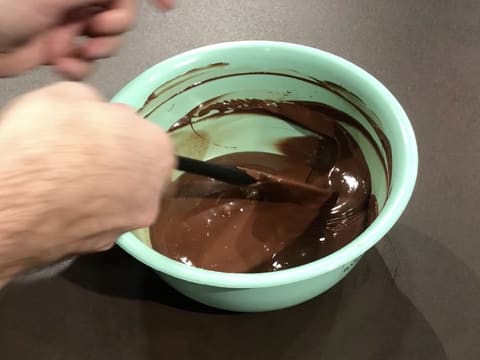 Mélange du chocolat fondu