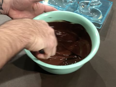 Mélange du chocolat fondu