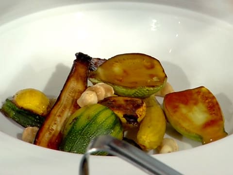 Lotte épicée croustillante, courgettes rôties et bouillon de coco - 28