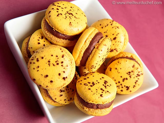 Macaron chocolat au lait fruit de la passion