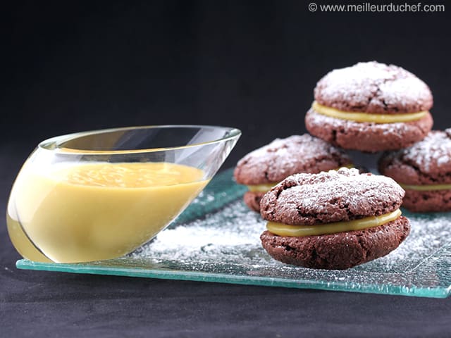 Macarons à l'ancienne au chocolat noir - fruit de la passion