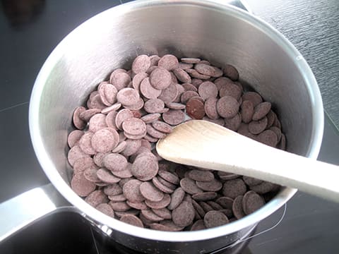 Macarons à l'ancienne au chocolat noir - fruit de la passion - 1