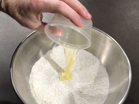 Ajout des blancs d'oeufs sur les poudres