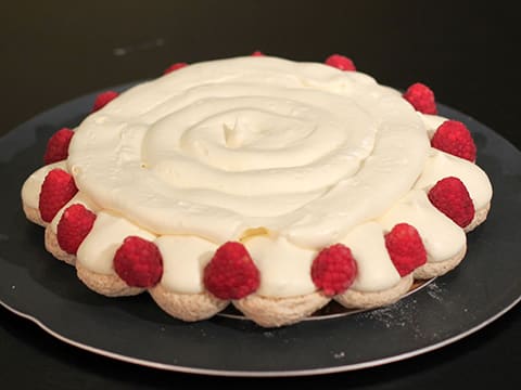 Macaron pistache, framboises et crémeux au chocolat blanc - 50