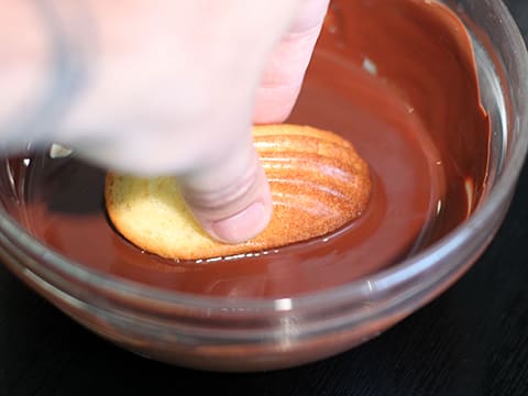 Madeleines enrobées au chocolat - 23