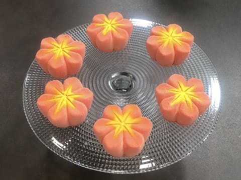 Mini-entremets rhubarbe, litchi, thé Matcha - 106