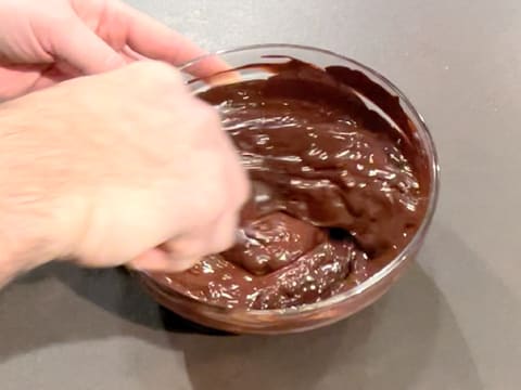 Mélange du chocolat fondu