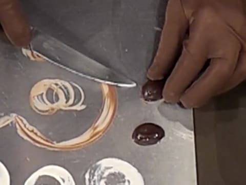 Moulage d'un ourson en chocolat pour Pâques - 120