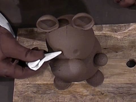 Moulage d'un ourson en chocolat pour Pâques - 157