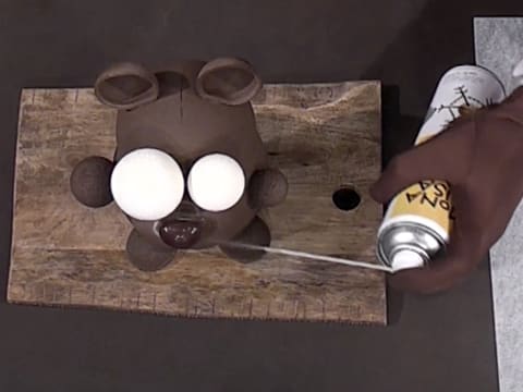 Moulage d'un ourson en chocolat pour Pâques - 167