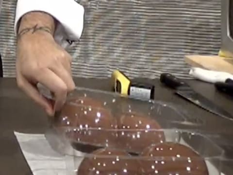 Moulage d'un ourson en chocolat pour Pâques - 35