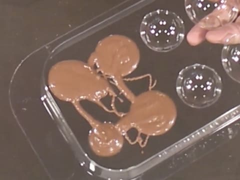 Moulage d'un ourson en chocolat pour Pâques - 56