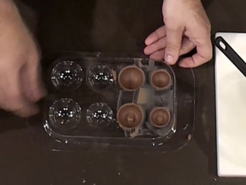 Moulage d'un ourson en chocolat pour Pâques - 73