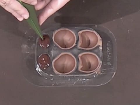 Moulage d'un ourson en chocolat pour Pâques - 91