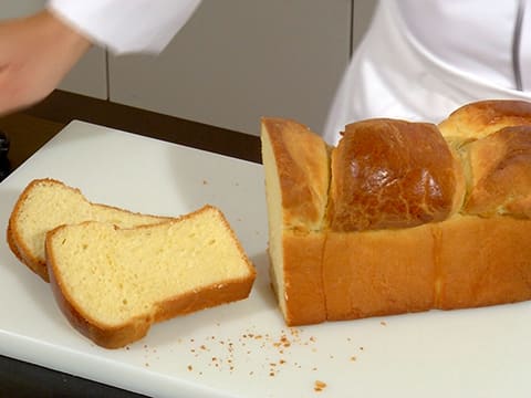 Mouler et cuire une brioche - 24