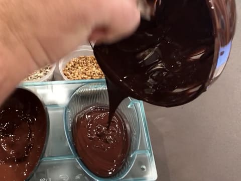 Oeuf de Pâques en chocolat avec inclusions - 20