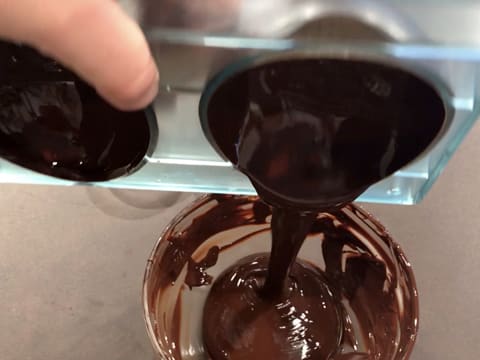 Oeuf de Pâques en chocolat avec inclusions - 22