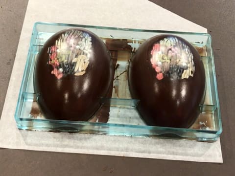 Oeuf de Pâques en chocolat avec inclusions - 27